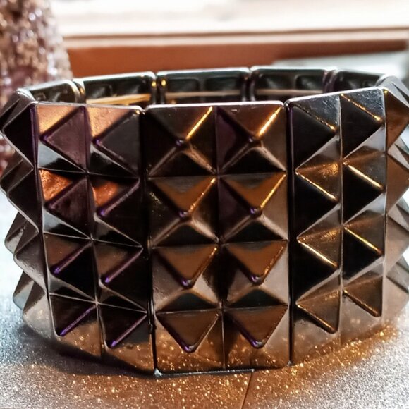 Silver Pyramid Stud 4 Row Punk Rockers Gothic Stretchy Bracelet Glam Heavy Metal - Picture 9 of 11